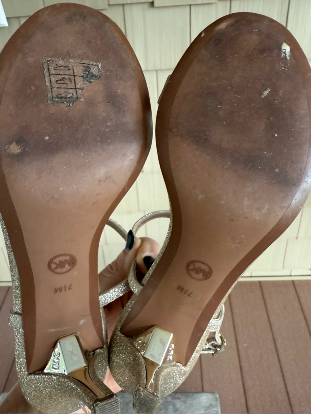 Michael Kors Gold Glitter T-Strap Heels Sandals Size 7.5 Wedding Evening - Picture 6 of 7